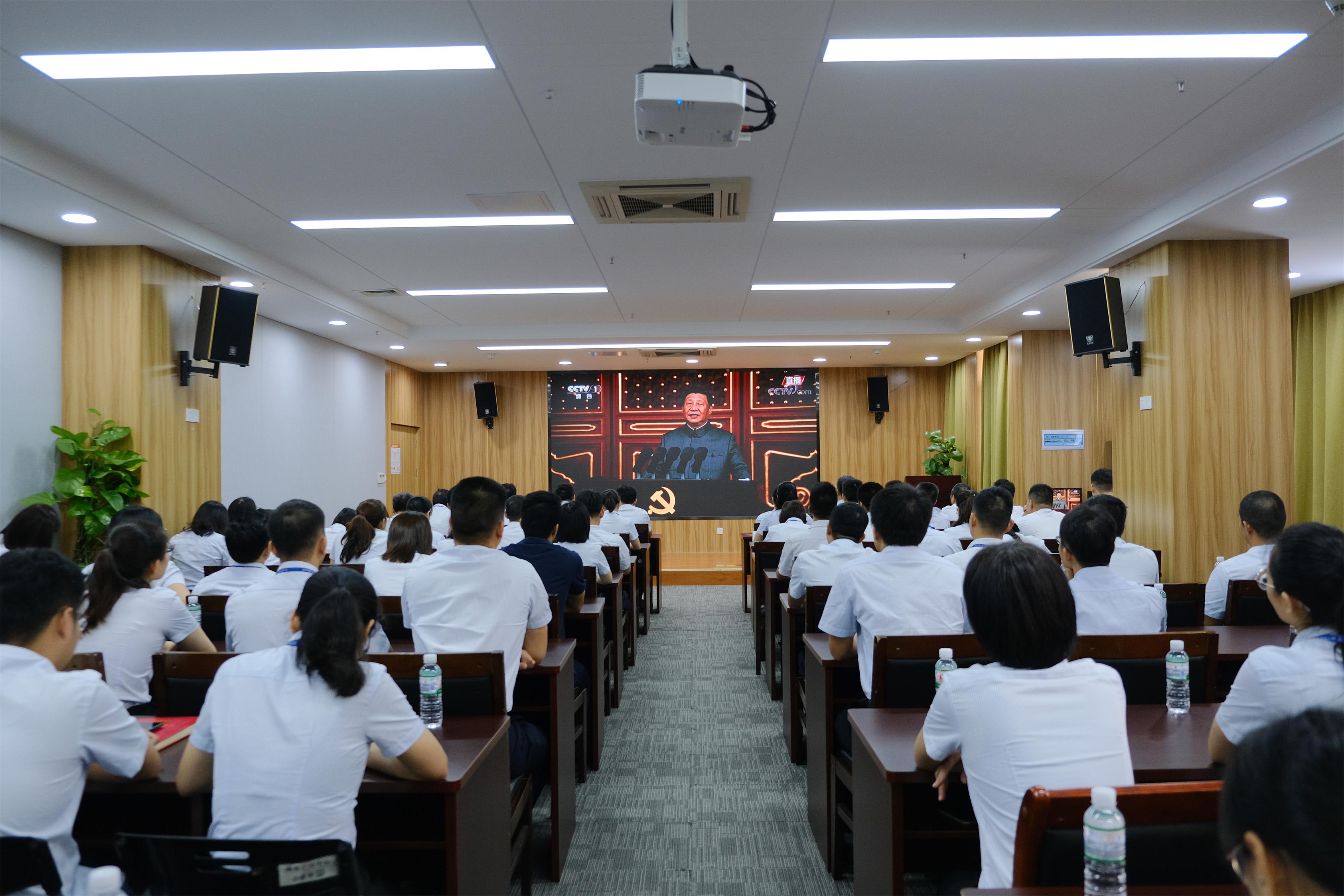 運營(yíng)分公司黨委組織黨員代表集中觀(guān)看.JPG